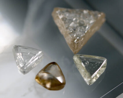 How do I identify natural rough, raw & uncut diamonds? - Diamond Guild  Australia