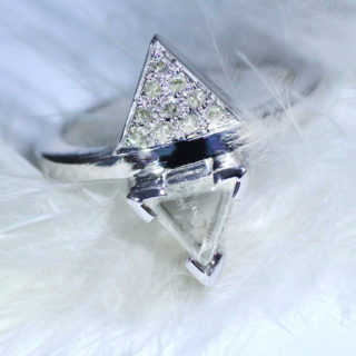 Silver Ring with DTC Maccle Diamond & 10 Rose Cut Diamonds